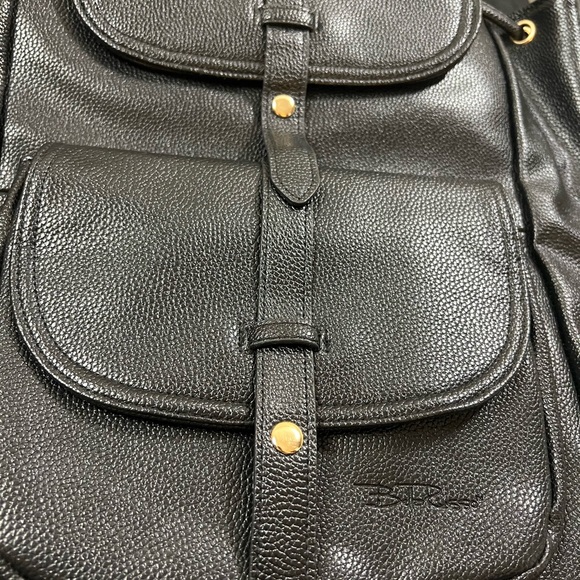 Sleek Black Women's Leather Backpack - Picture 3 of 6
